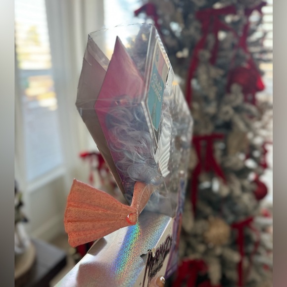 MERMAZE MERMAIDZ Color Change Shellnelle Mermaid Doll - Picture 6 of 8